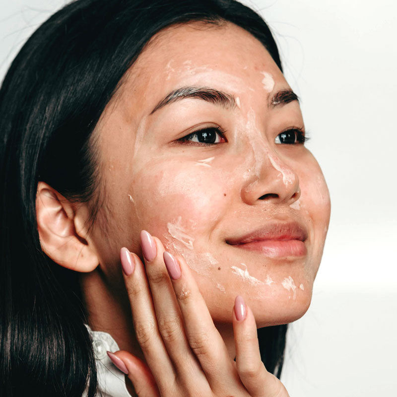 Le guide complet des exfoliants pour le visage pour une peau éclatante